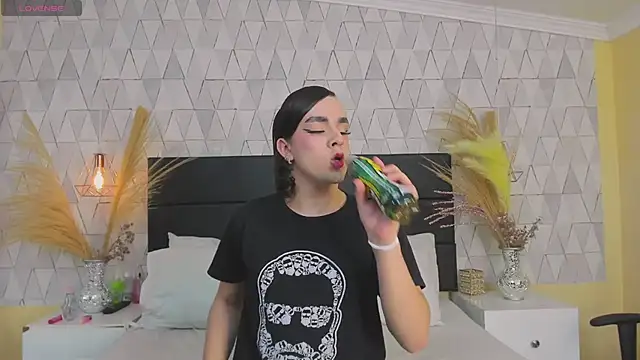 Snapshot of JustinePerry chatting on 02-05-26, 03:24 JustinePerry online show from 02-05-26, 03:24