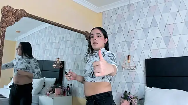 Snapshot of JustinePerry chatting on 04-12-26, 03:43 JustinePerry online show from 04-12-26, 03:43