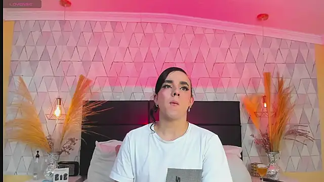 Snapshot of JustinePerry chatting on 02-16-26, 04:22 JustinePerry online show from 02-16-26, 04:22