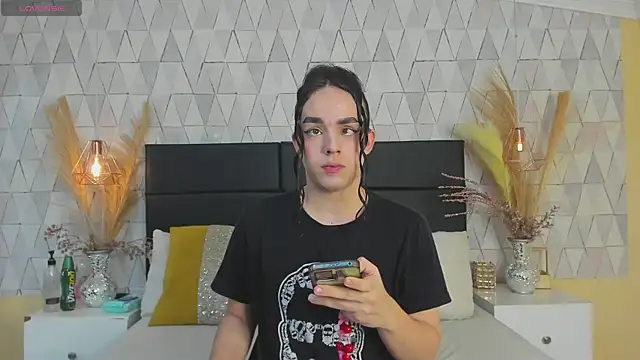 Snapshot of JustinePerry chatting on 03-11-26, 04:06 JustinePerry online show from 03-11-26, 04:06