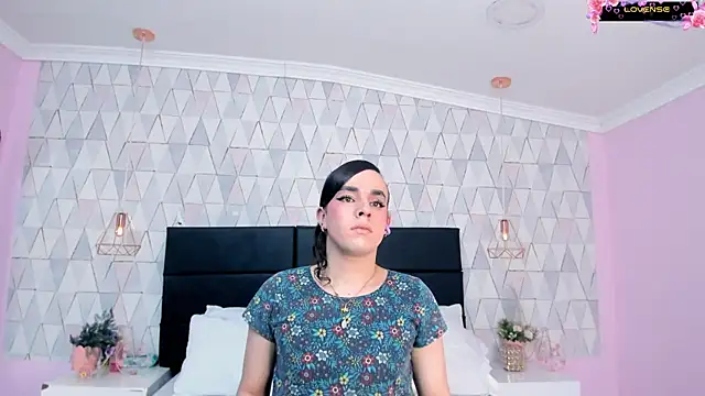 Snapshot of JustinePerry chatting on 05-12-26, 03:47 JustinePerry online show from 05-12-26, 03:47