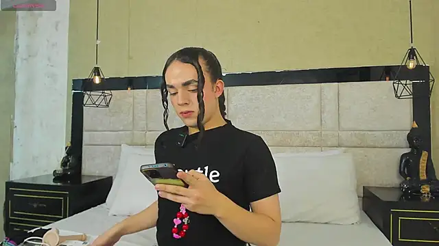 Snapshot of JustinePerry chatting on 03-08-26, 03:54 JustinePerry online show from 03-08-26, 03:54