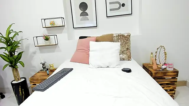 Snapshot of afrodita_martinez chatting on 01-28-25, 07:43 afrodita martinez online show from 01-28-25, 07:43