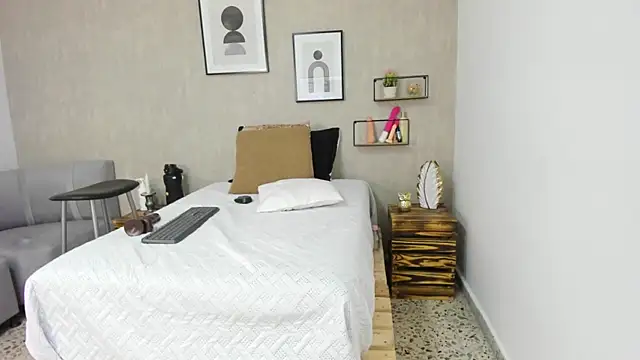 Snapshot of afrodita_martinez chatting on 02-12-25, 08:07 afrodita martinez online show from 02-12-25, 08:07