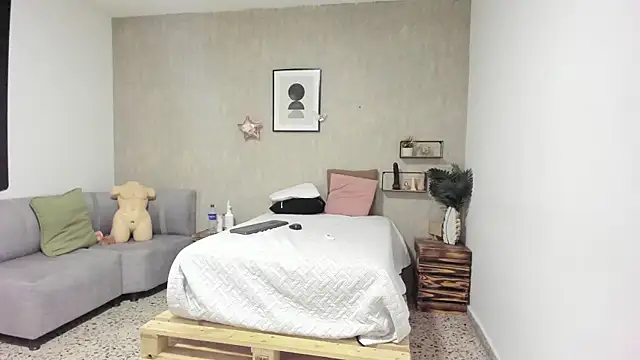 Snapshot of afrodita_martinez chatting on 10-11-25, 06:47 afrodita martinez online show from 10-11-25, 06:47