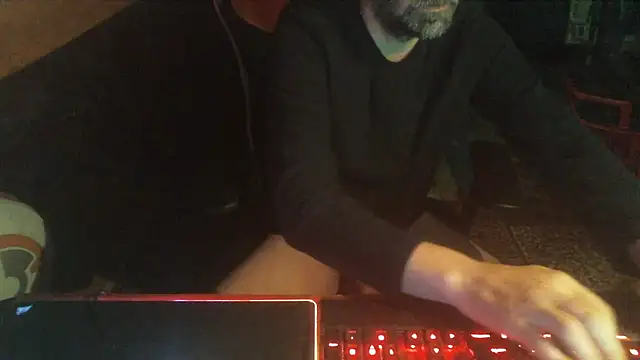 Snapshot of 6996horus chatting on 03-06-25, 04:52 6996horus online show from 03-06-25, 04:52