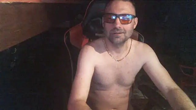 Snapshot of 6996horus chatting on 02-12-26, 12:43 6996horus online show from 02-12-26, 12:43