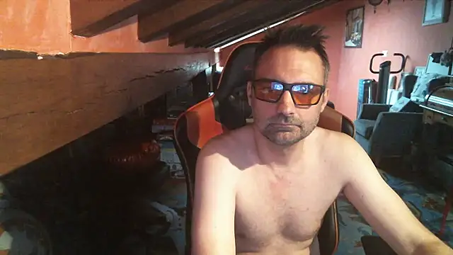 Snapshot of 6996horus chatting on 11-06-25, 08:40 6996horus online show from 11-06-25, 08:40