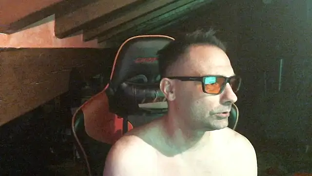 Snapshot of 6996horus chatting on 10-09-25, 01:50 6996horus online show from 10-09-25, 01:50