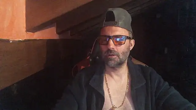 Snapshot of 6996horus chatting on 01-12-26, 06:20 6996horus online show from 01-12-26, 06:20