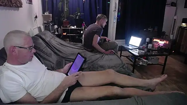 Snapshot of Maikel1981-NL chatting on 10-10-25, 06:20 Maikel1981-NL online show from 10-10-25, 06:20