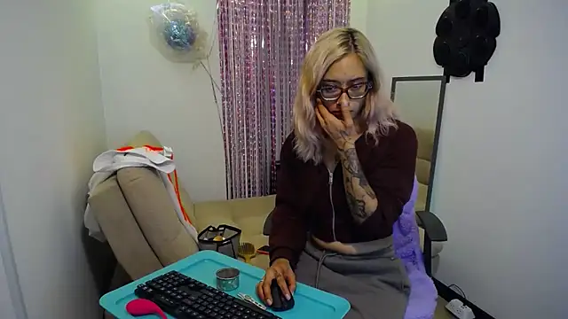 Snapshot of 911Calling chatting on 03-01-25, 01:22 911Calling online show from 03-01-25, 01:22