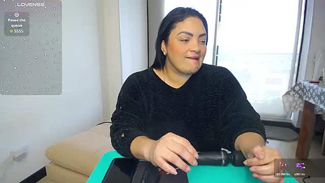 Snapshot of 911Calling chatting on 11-16-25, 07:40 911Calling online show from 11-16-25, 07:40