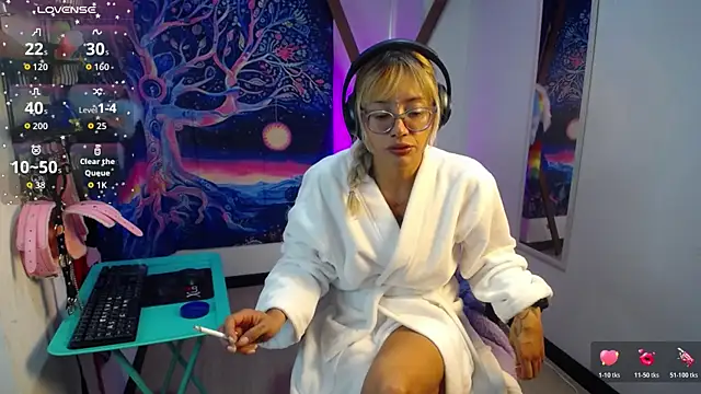 Snapshot of 911Calling chatting on 11-07-25, 08:35 911Calling online show from 11-07-25, 08:35