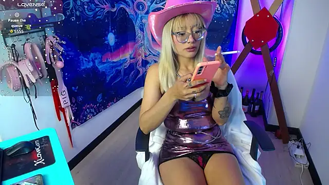 Snapshot of 911Calling chatting on 11-12-25, 08:45 911Calling online show from 11-12-25, 08:45