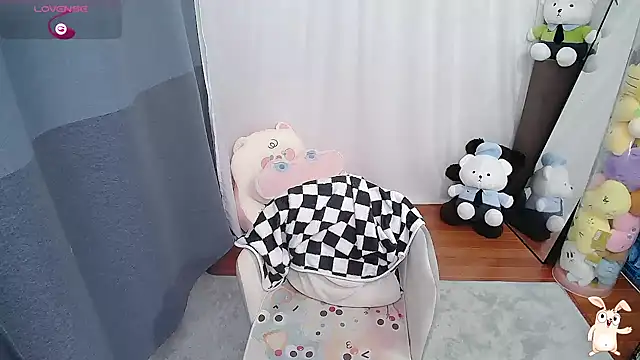 Snapshot of CN-Doudou chatting on 10-21-25, 02:33 CN-Doudou online show from 10-21-25, 02:33
