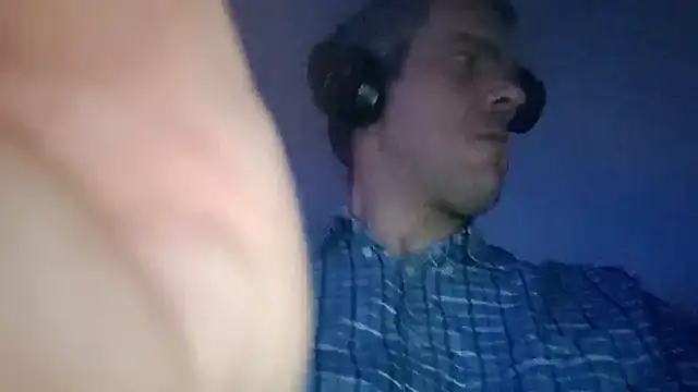 Snapshot of sexsuchti80 chatting on 10-31-25, 03:03 sexsuchti80 online show from 10-31-25, 03:03