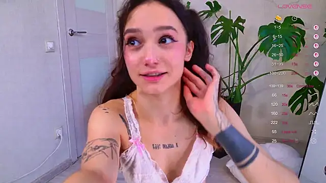 Snapshot of MyLou_ chatting on 09-08-25, 03:11 MyLou online show from 09-08-25, 03:11