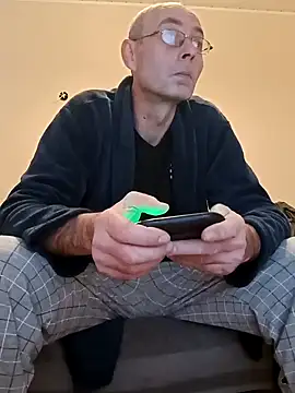 Snapshot of BesterJunge45 chatting on 12-10-24, 10:38 BesterJunge45 online show from 12-10-24, 10:38