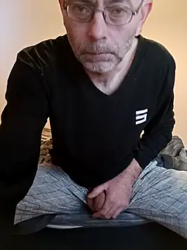 Snapshot of BesterJunge45 chatting on 02-20-25, 07:01 BesterJunge45 online show from 02-20-25, 07:01