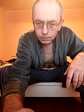 Snapshot of BesterJunge45 chatting on 11-23-25, 07:29 BesterJunge45 online show from 11-23-25, 07:29