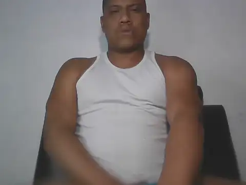 Snapshot of latinblack01 chatting on 11-13-25, 04:49 latinblack01 online show from 11-13-25, 04:49
