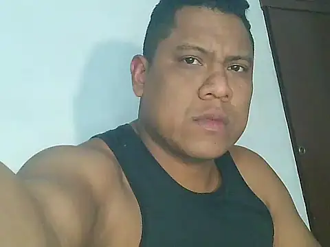 Snapshot of latinblack01 chatting on 10-29-25, 03:27 latinblack01 online show from 10-29-25, 03:27