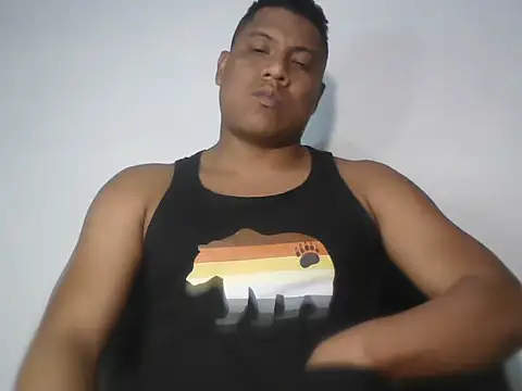 Snapshot of latinblack01 chatting on 10-25-25, 06:34 latinblack01 online show from 10-25-25, 06:34