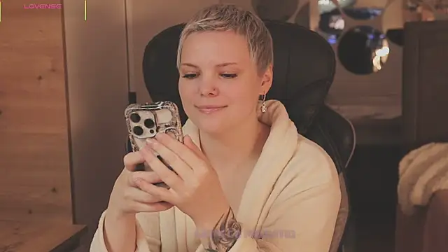 LikaBerry1 online show from 12-05-25, 01:10