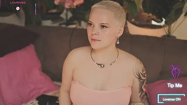 LikaBerry1 online show from 10-24-25, 04:00