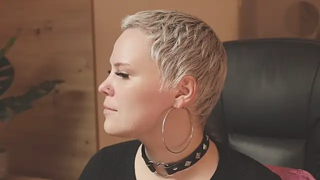 LikaBerry1 online show from 11-18-25, 12:30