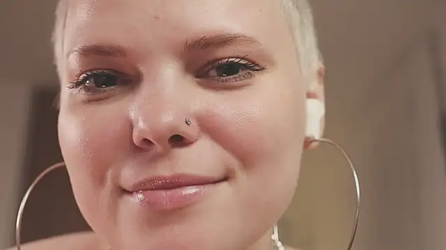 LikaBerry1 online show from 04-16-26, 06:19