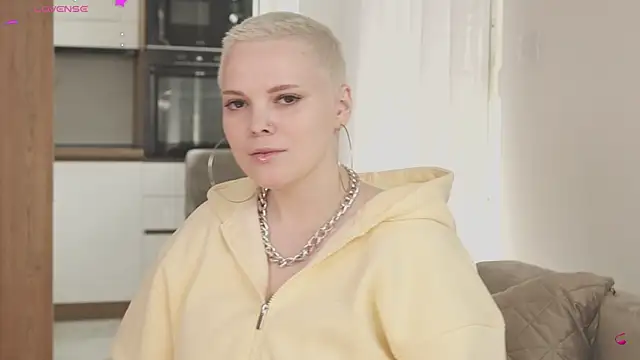 LikaBerry1 online show from 04-12-26, 10:18