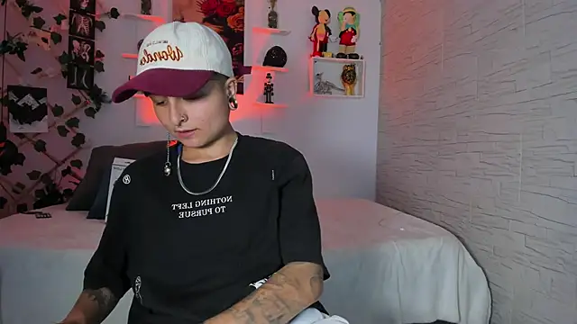ZuryRamirez  online show from 10-24-25, 09:14