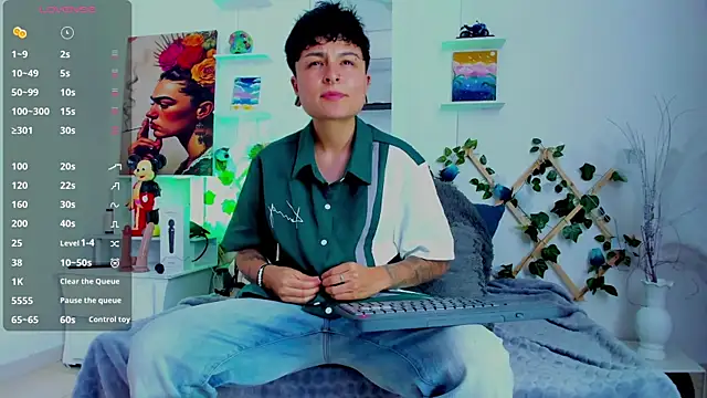 ZuryRamirez  online show from 02-19-25, 07:05