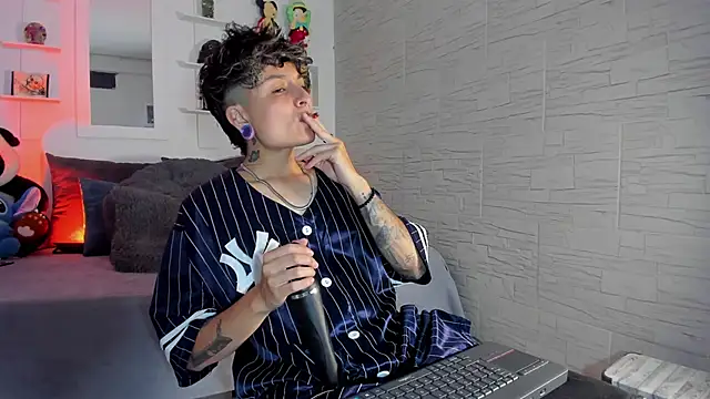 ZuryRamirez  online show from 10-22-25, 09:13