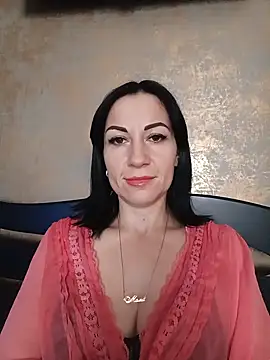 Snapshot of FireLily332 chatting on 02-07-25, 01:11 FireLily332 online show from 02-07-25, 01:11