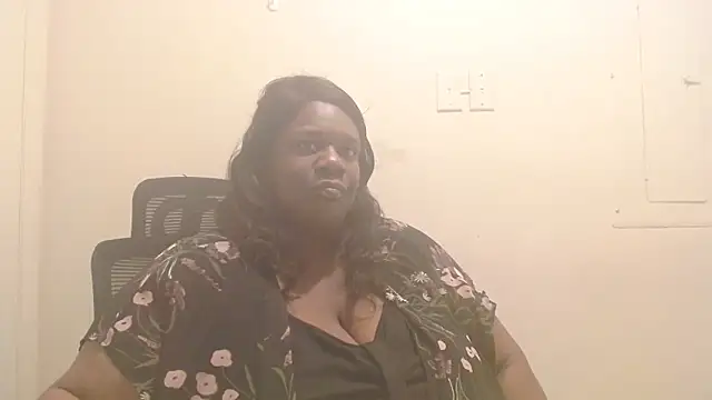 Snapshot of whitwhit86 chatting on 09-10-25, 09:47 whitwhit86 online show from 09-10-25, 09:47