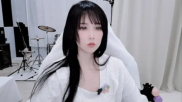 Snapshot of Vaness-a chatting on 05-19-26, 02:57 Vaness-a online show from 05-19-26, 02:57