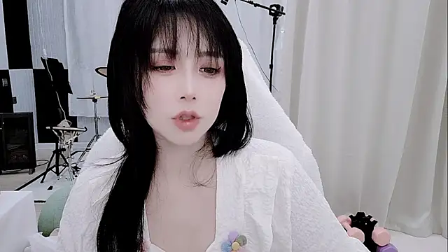 Snapshot of Vaness-a chatting on 05-16-26, 01:04 Vaness-a online show from 05-16-26, 01:04