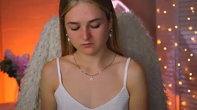 DeboraLarson online show from 09-22-25, 04:07