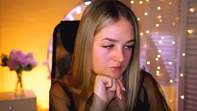 DeboraLarson online show from 11-12-25, 03:43