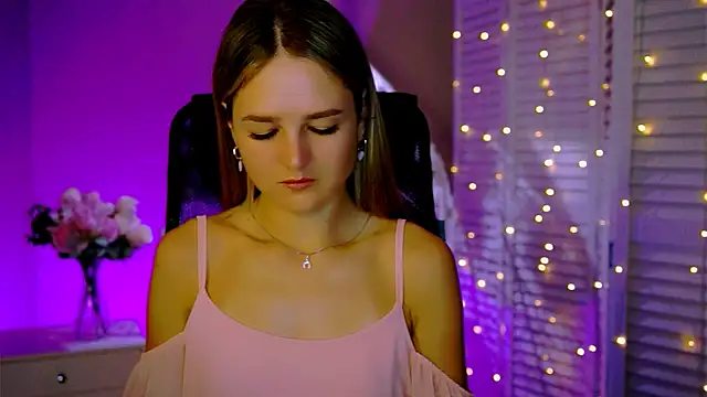 DeboraLarson online show from 11-18-25, 03:32