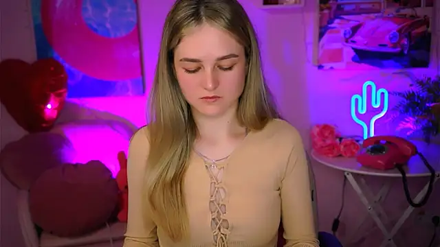 DeboraLarson online show from 03-11-25, 04:19