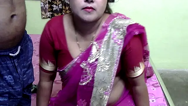 Snapshot of Couple_For_You18 chatting on 03-20-25, 05:25 Couple For You18 online show from 03-20-25, 05:25