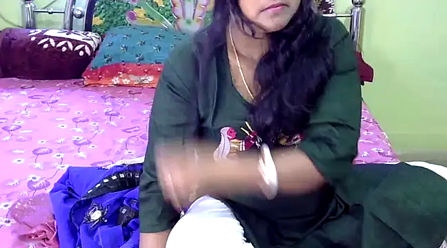 Snapshot of Couple_For_You18 chatting on 02-09-25, 06:43 Couple For You18 online show from 02-09-25, 06:43