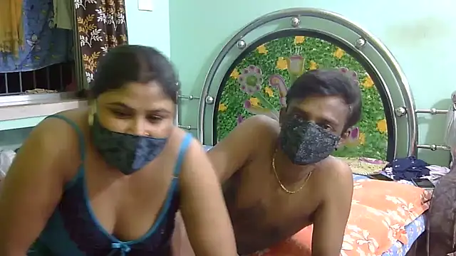 Snapshot of Couple_For_You18 chatting on 09-25-25, 07:20 Couple For You18 online show from 09-25-25, 07:20