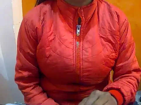 Snapshot of HOT-SEEMAA chatting on 01-06-25, 12:13 HOT-SEEMAA online show from 01-06-25, 12:13