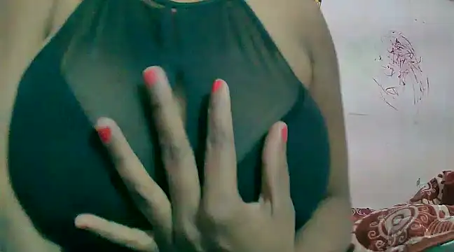 Snapshot of HOT-SEEMAA chatting on 12-18-24, 05:21 HOT-SEEMAA online show from 12-18-24, 05:21