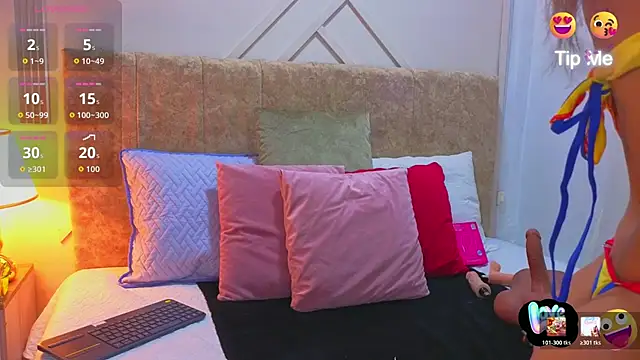 Snapshot of ashley__foxx_ chatting on 06-27-26, 03:51 ashley foxx online show from 06-27-26, 03:51